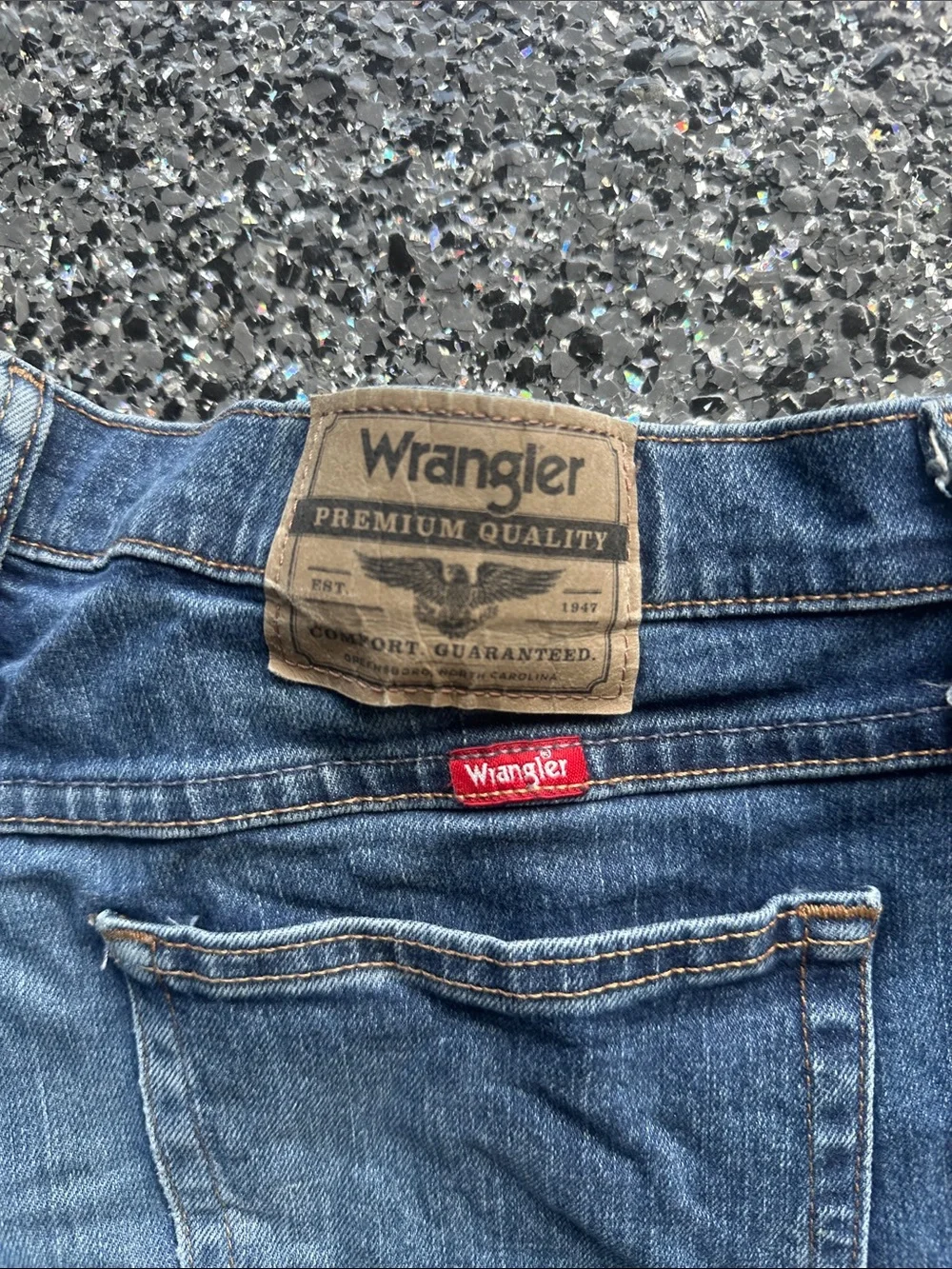Classic Wrangler Men's Blue Denim Jeans 34x32
